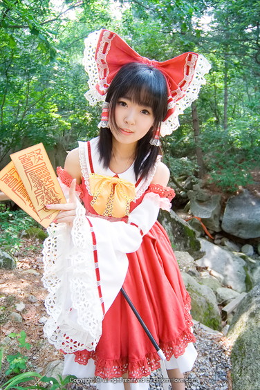 Reimu Hakurei Touhou Project cosplay coser cosplayer
