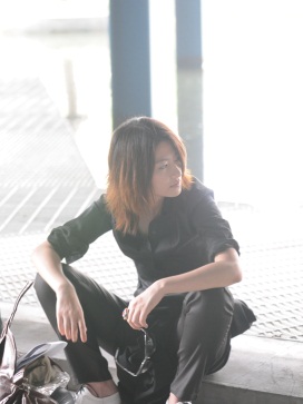 座り込み.jpg
